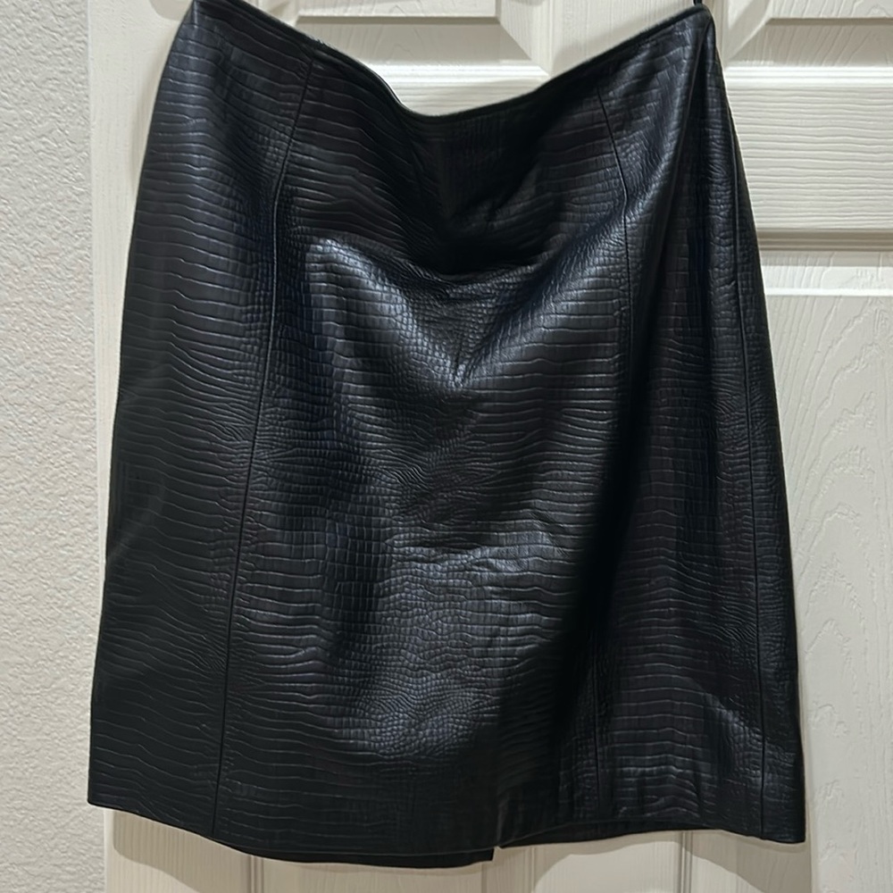 Ralph Lauren women’s black faux croc print skirt. Size 12